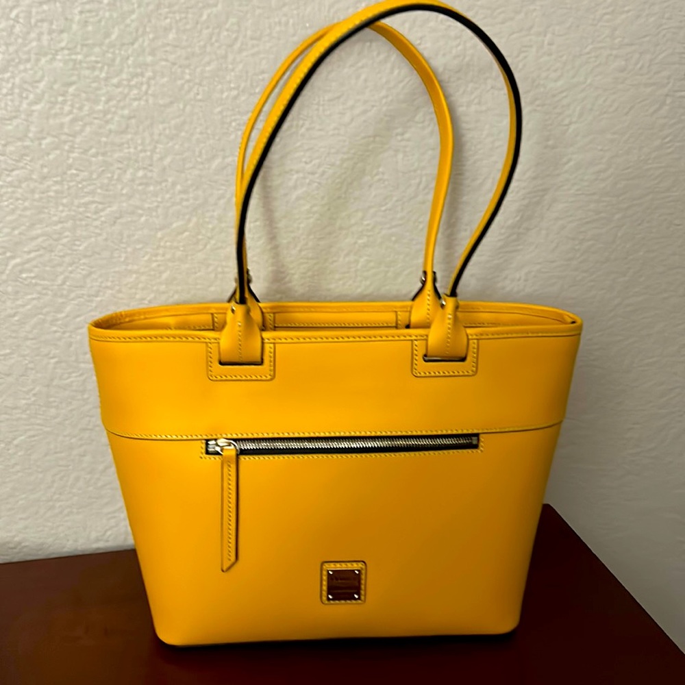 Dooney & Bourke Purse